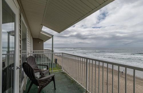 Lincoln City House | Beachfront Family Suite - Ocean View - Full Kitchen