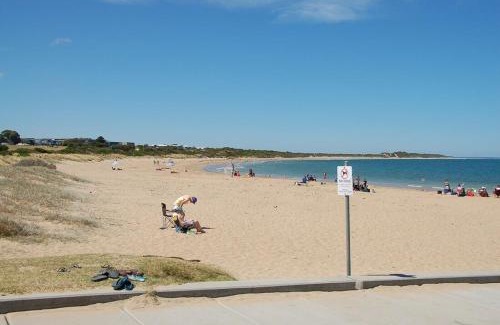 Torquay House | Beachfront Getaway