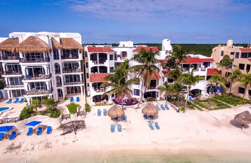 Akumal Condo | Beachfront, great views, WiFi, AC, perfect for families and friends!