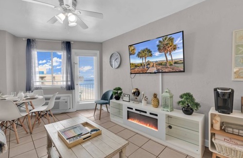 Myrtle Beach Condo | Beachfront Haven – 1BR Condo with Balcony