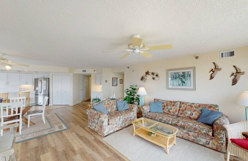 Litchfield by the Sea Condo | Beachfront Haven 2BR Retreat Litchfield By the Sea