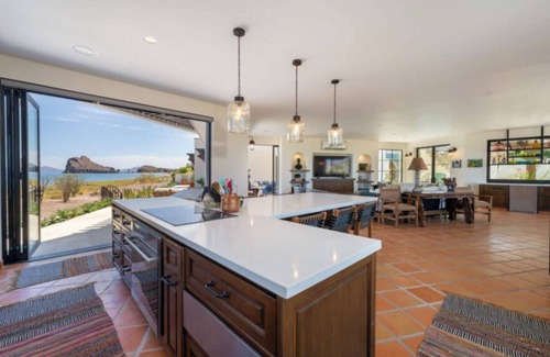 Nopolo House | Beachfront home & mountain views, and the biggest private pool