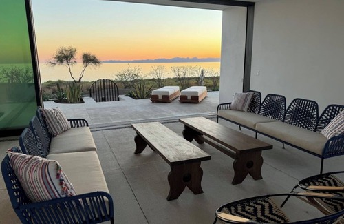 Nopolo House | Beachfront home & mountain views, and the biggest private pool