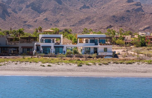Nopolo House | Beachfront home & mountain views, and the biggest private pool