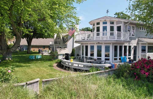 Frankfort House | Beachfront Home on Lake Michigan beach. Spectacular sunsets, walk to downtown.