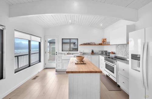 Kiwanda Shores House | Beachfront Home w/Amazing Views, Large Deck, Easy Beach Access, Close to Town