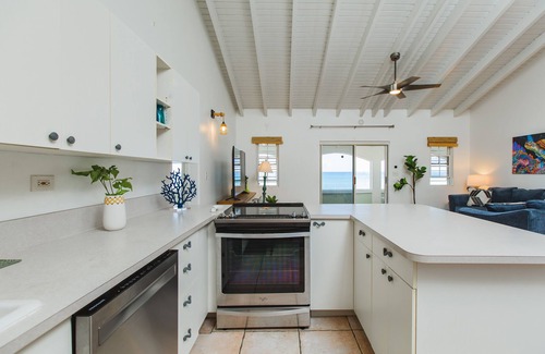 Estate Prosperity West House | Beachfront Home with Screened-In Porch - Near Downtown - Auto On Generator