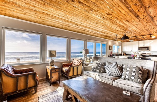 Neskowin House | Beachfront home with ocean-view hot tub & wood-burning fireplace - dog-friendly
