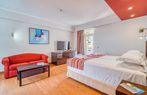 Sao Martinho Hotel | Beachfront Hotel with Private Balcony, Sea View, Outdoor Pool and Spa!