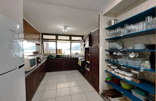 Praia da Enseada House | Beachfront House in Enseada Ubatuba for 12 People