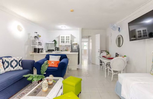 Runaway Bay Apartment | Beachfront I Pool I Wi-Fi I A/C I King Bed I Near Ocho Rios I Onsite Restaurant