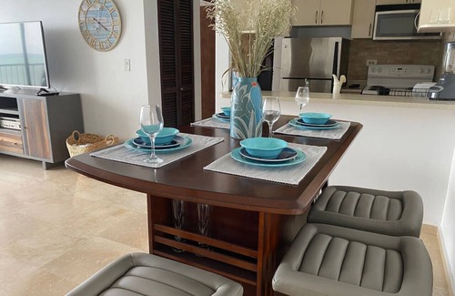 Isla Verde Apartment | Beachfront in * Isla Verde * walk 2 eat *