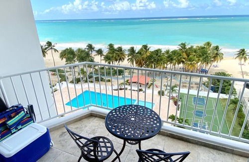 Isla Verde Apartment | Beachfront in * Isla Verde * walk 2 eat *