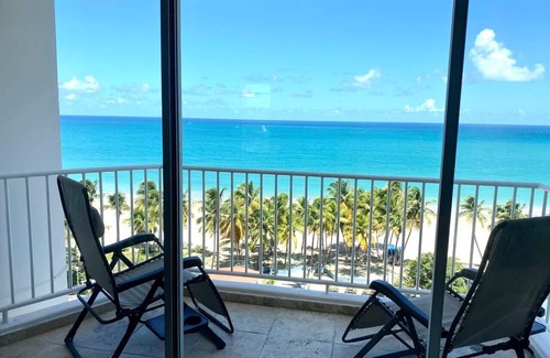 Isla Verde Apartment | Beachfront in * Isla Verde * walk 2 eat *