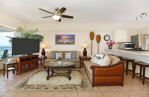 Waikiki Condo | Beachfront Location with GREAT View! Washer/Dryer, Washlet, A/C, Wi-Fi!