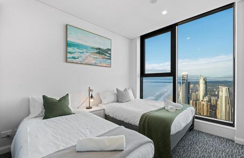 Surfers Paradise Apartment | Beachfront Luxury Skyhome Ocean 3BR with Parking
