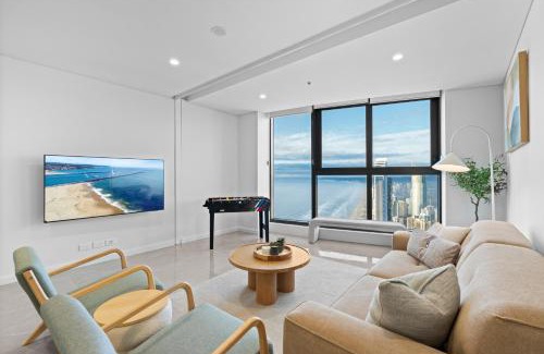 Surfers Paradise Apartment | Beachfront Luxury Skyhome Ocean 3BR with Parking
