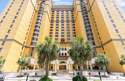 Myrtle Beach Condo | BEACHFRONT ~ Luxury Hilton Resort~ 100+5 Stars! ~ Tiki Bar Lazy River 8th Floor