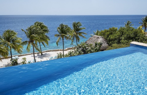 Sabadeco Villa | Beachfront luxury villa with private beach
