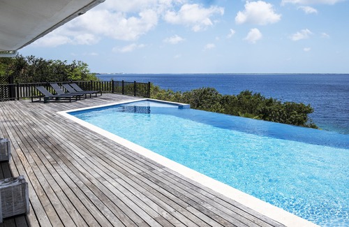 Sabadeco Villa | Beachfront luxury villa with private beach
