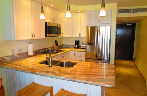 Red Hook Condo | ★ Beachfront Newly Renovated Penthouse Washer/Dryer Perfect for Family WiFi