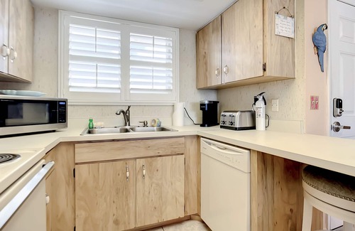 Horton Shores Condo | Beachfront Oceanview Unit - Pool & Steps to Flagler Ave