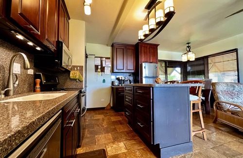 Maunaloa Condo | Beachfront + Oceanfront Molokai Condo