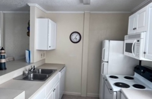 Freeport Condo | Beachfront One Bedroom Condo w/Pool; 2 Night or 7 Night Stay. Pet Friendly!