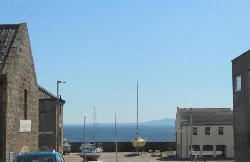 Lossiemouth House | Beachfront Panoramic Seaview Free Wifi & Parking