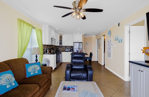 Galveston Condo | Beachfront Paradise: Panoramic Ocean Views from Every Angle!