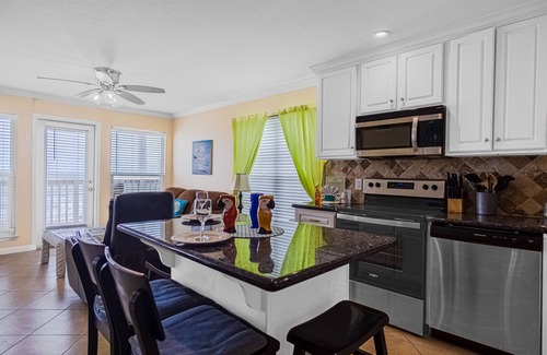 Galveston Condo | Beachfront Paradise: Panoramic Ocean Views from Every Angle!