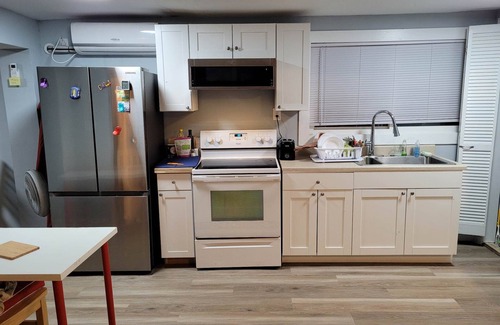 East Ocean View Cottage | Beachfront paradise, relaxed, pet friendly