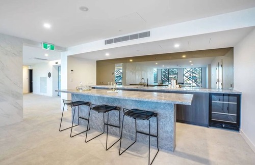 Gold Coast Apartment | Beachfront Penthouse Broadbeach Waters.
