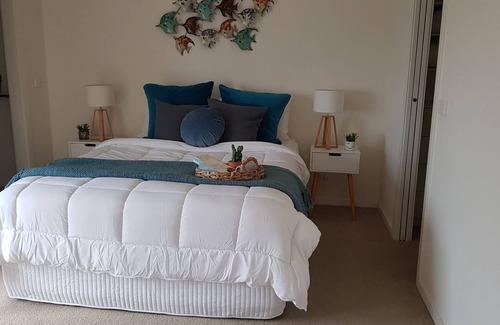 Edithvale Apartment | Beachfront Penthouse with uninterrupted water views