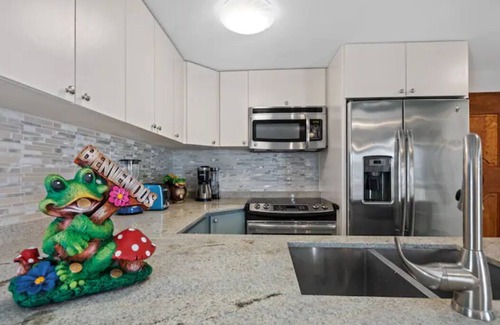 Isla Verde Apartment | Beachfront Penthouse Retreat- Pano 360 Sunrise Views-Airport 5mins-Free Parking