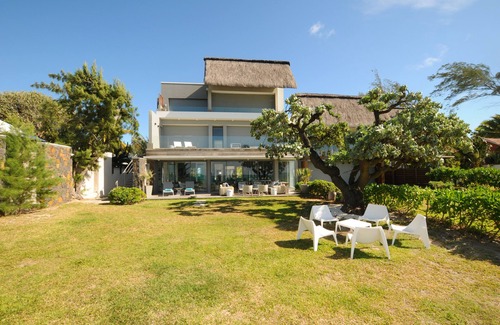 Poste Lafayette Apartment | Beachfront & Pool Poste Lafayette free internet wifi