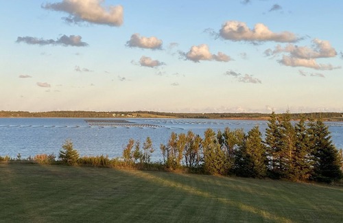 Cymbria House | Beachfront property near National Park and golf