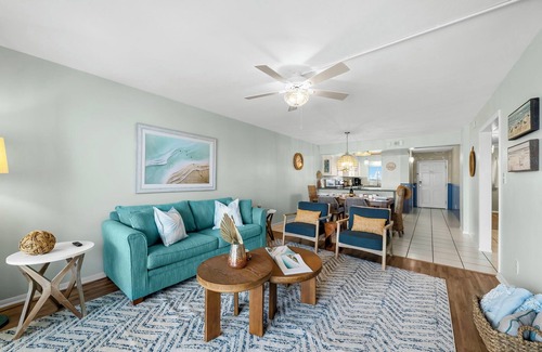 Biltmore Beach Condo | Beachfront Regency Heated Pool, Tiki Bar & Hot Tub