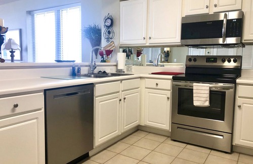 Navarre Beach Condo | 🌴 BEACHFRONT! RES'D GARAGE PRKNG, 2 BEACH CHAIRS &1 UMBRELLA for your stay! 😎