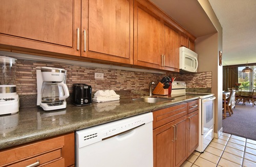 Kaanapali Condo | BEACHFRONT RESORT+OCEAN VIEW STUDIO A-317+CENTRAL A/C+FULLY EQUIPPED