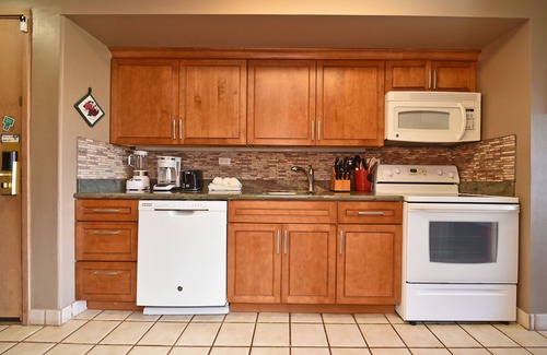 Kaanapali Condo | BEACHFRONT RESORT+OCEAN VIEW STUDIO A-317+CENTRAL A/C+FULLY EQUIPPED