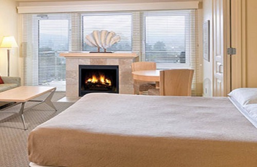 Seaside Gilbert District Resort | Beachfront Resort on the Promenade w/Ocean Views, Heated Pool and Amenities!