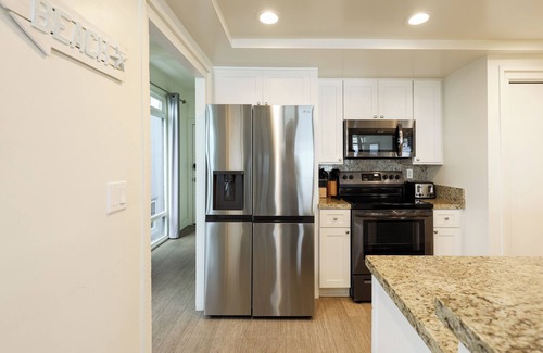 South Oceanside Condo | Beachfront Retreat