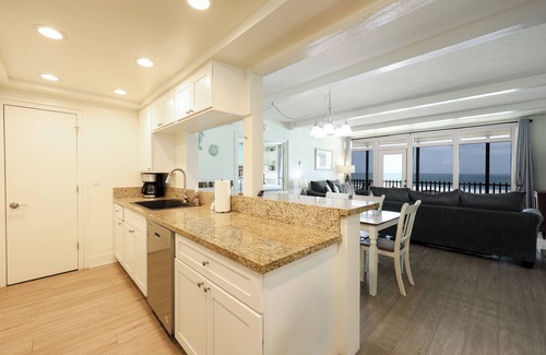 South Oceanside Condo | Beachfront Retreat