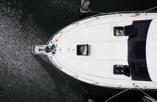 East Hampton Boat Rental | Beachfront serenity! Sleep on the water +under the stars 🧜🏼‍♀️✨