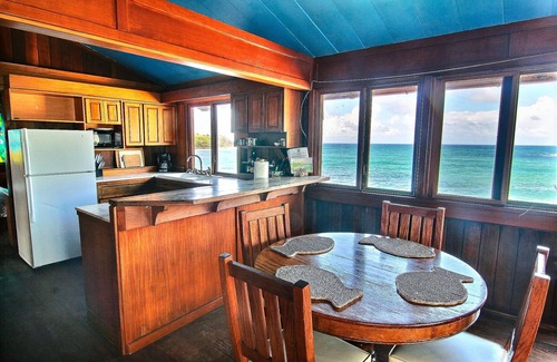 Kilauea Cottage | BEACHFRONT! So close to the ocean you can feel the sea spray!