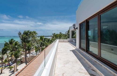 Soliman Bay Villa | Beachfront Soliman Bay Villa 33- for 26 guests!