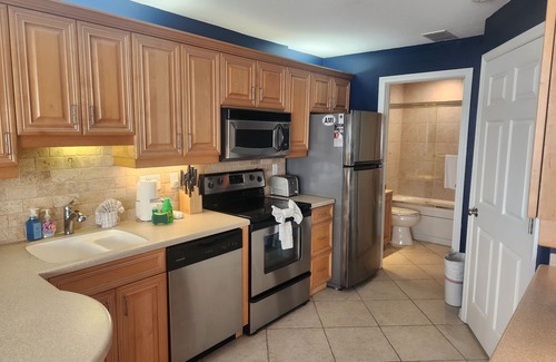 Bradenton Beach Condo | BEACHFRONT, SPA, SUNSETS from the balcony! Fabulous location, Trolley