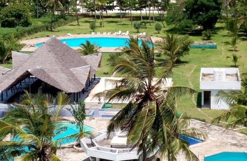 Kwale Apartment | Beachfront studio apartment in a diani beach area with a 180 degree ocean views.
