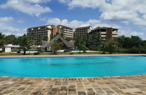 Kwale Apartment | Beachfront studio apartment in a diani beach area with a 180 degree ocean views.